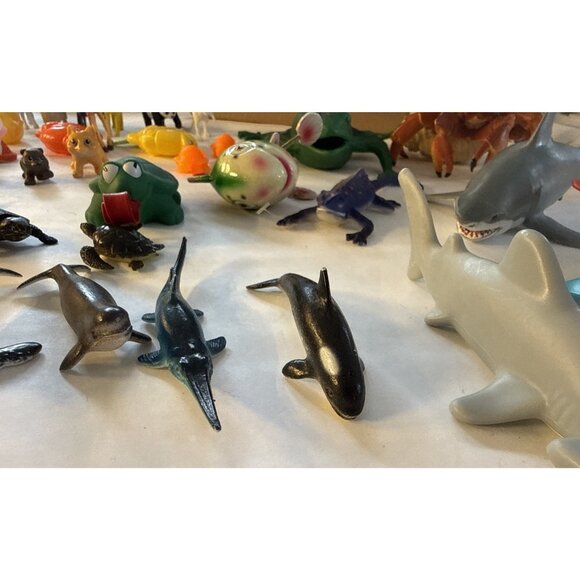 74 Lot mini Animal Toys Sharks Crab Frogs Turtles Farm Safari Fish Cats Dogs - Picture 3 of 16
